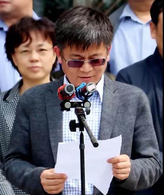 最后,孙晓红,魏宝文,程崇正,穆宏地共同为农工党开封市委书画院正式